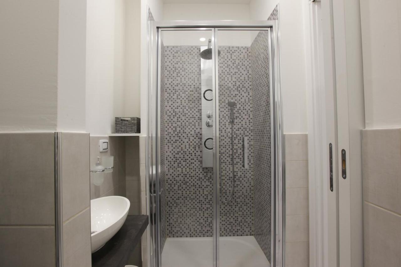 Amazing In Center With Balcony Appartement *